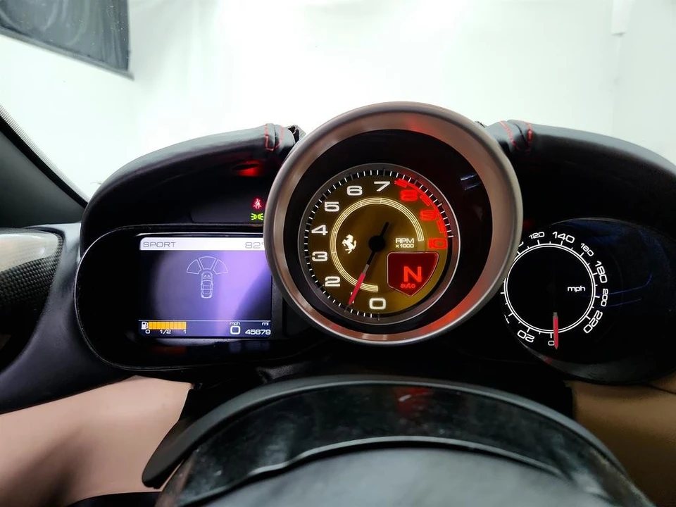 2017 Ferrari California T - Image 15 of 31
