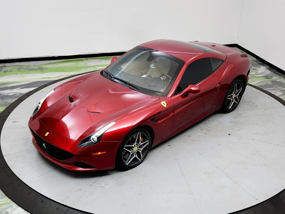 2017 Ferrari California T - Image 30 of 31