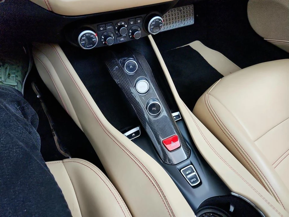 2017 Ferrari California T - Image 17 of 31