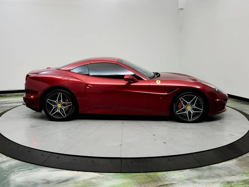 2017 Ferrari California T - Image 4 of 31