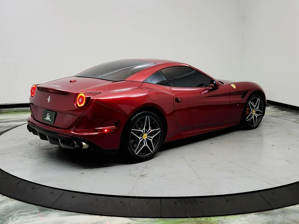 2017 Ferrari California T - Image 5 of 31