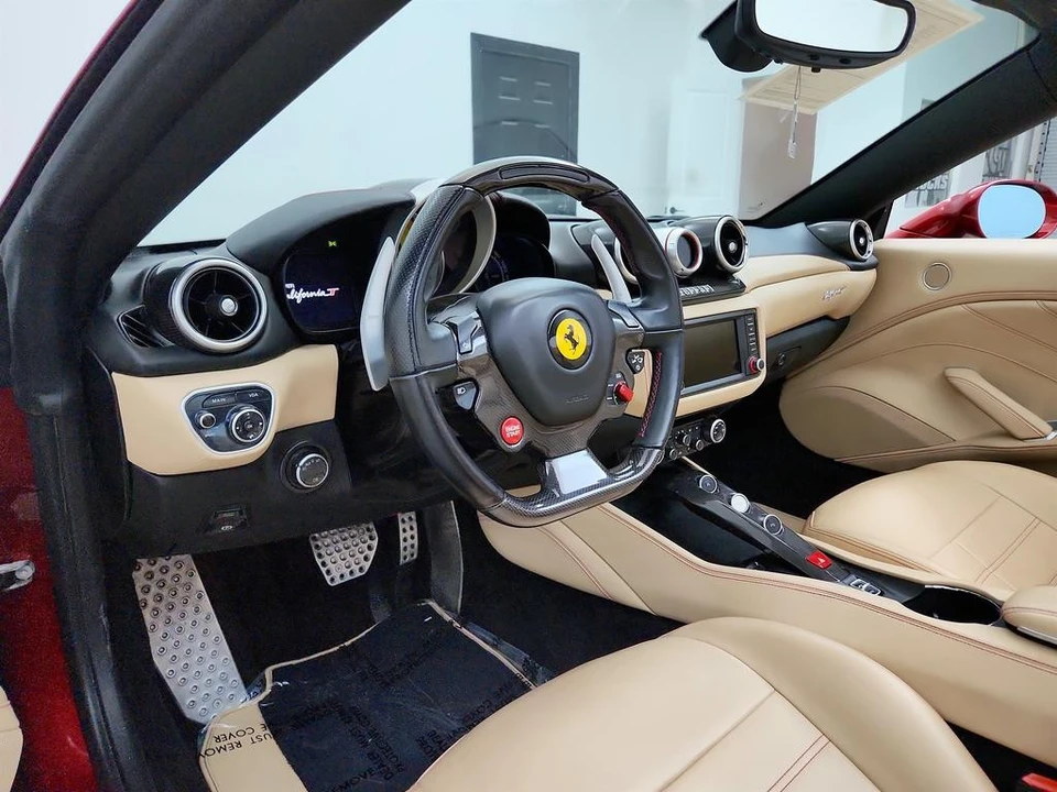2017 Ferrari California T - Image 13 of 31