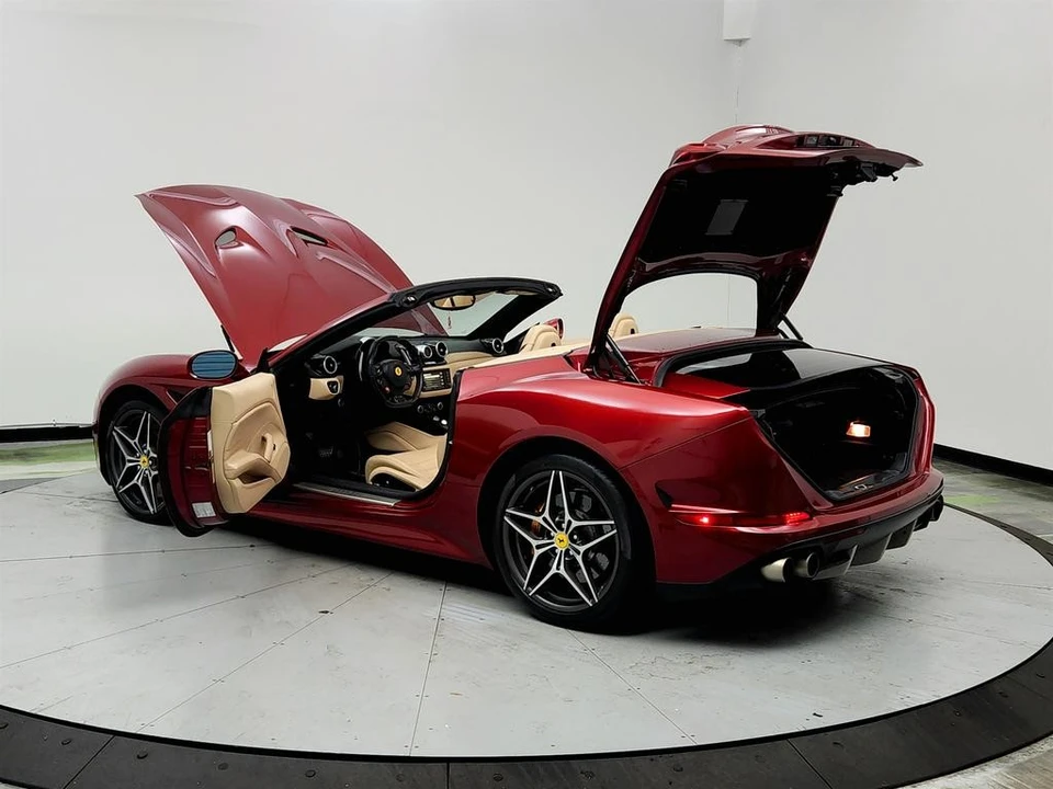 2017 Ferrari California T - Image 12 of 31