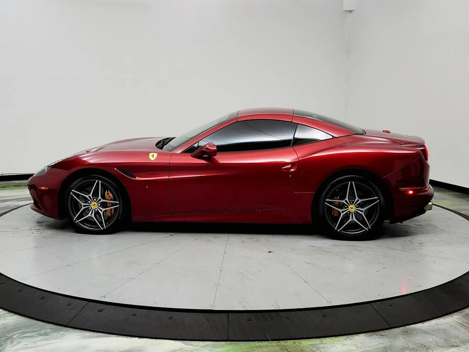 2017 Ferrari California T - Image 8 of 12
