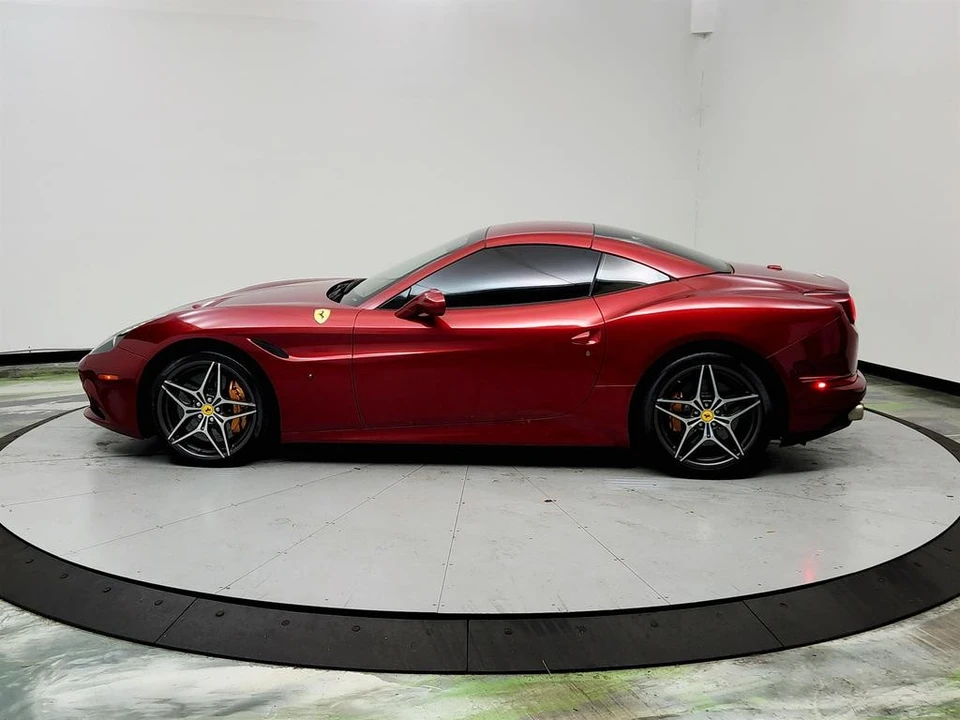 2017 Ferrari California T - Image 8 of 31