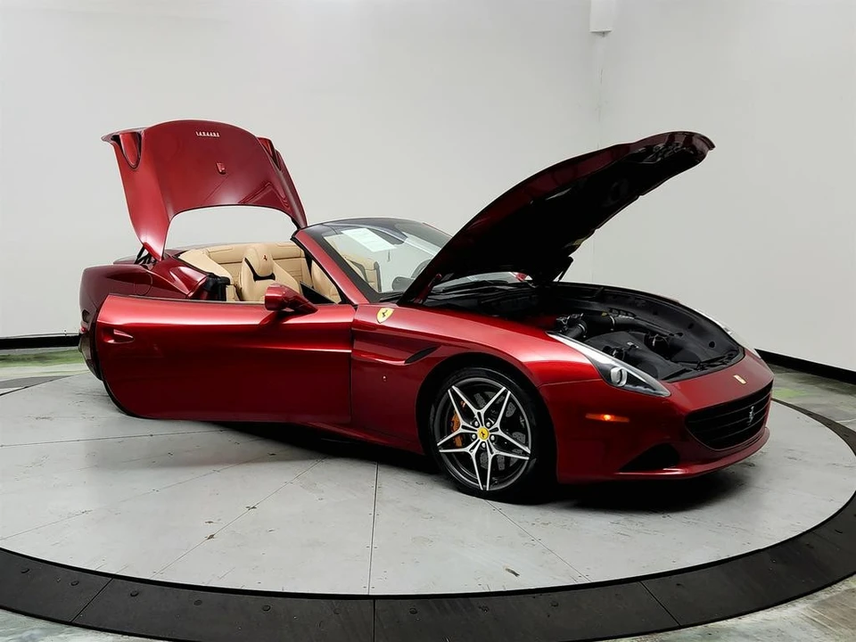 2017 Ferrari California T - Image 10 of 31