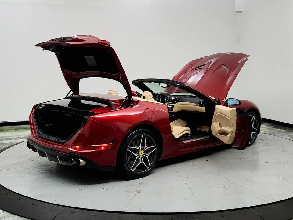 2017 Ferrari California T - Image 11 of 31