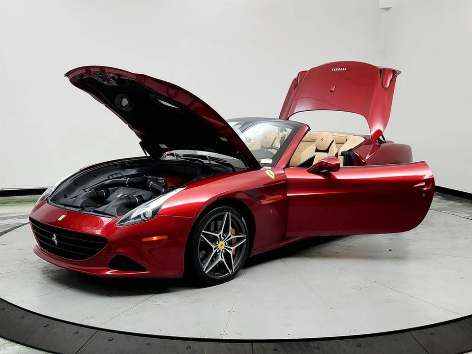 2017 Ferrari California T - Image 9 of 12
