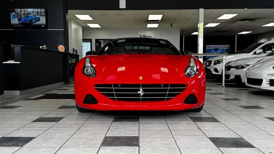 2017 Ferrari California T - Image 10 of 16
