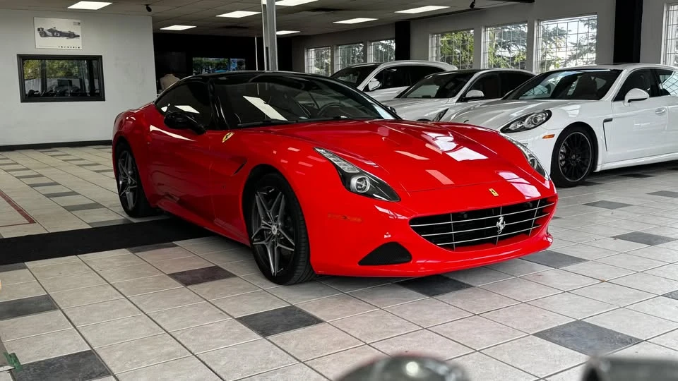 2017 Ferrari California T - Image 8 of 16