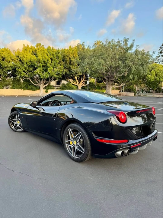 2017 Ferrari California T - Image 13 of 18