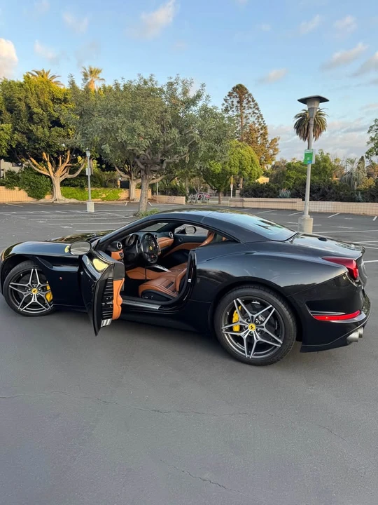 2017 Ferrari California T - Image 16 of 18