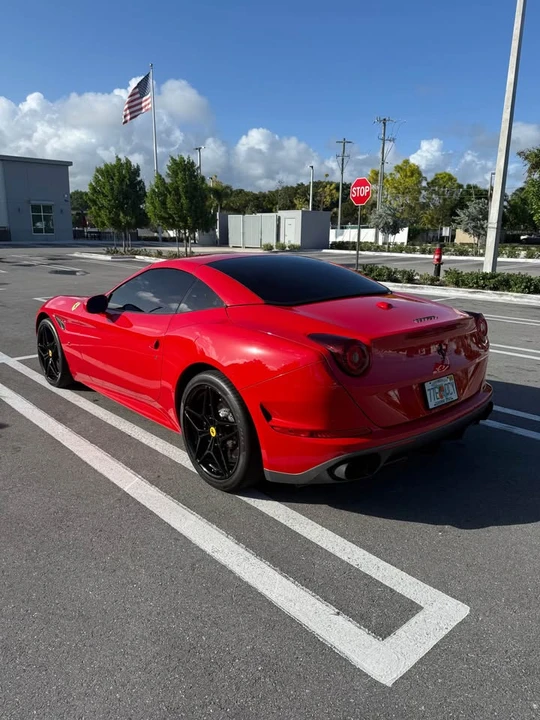 2017 Ferrari California T - Image 2 of 16