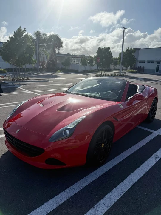 2017 Ferrari California T - Image 14 of 16