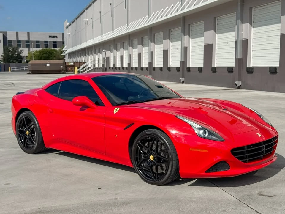2017 Ferrari California T - Image 10 of 20