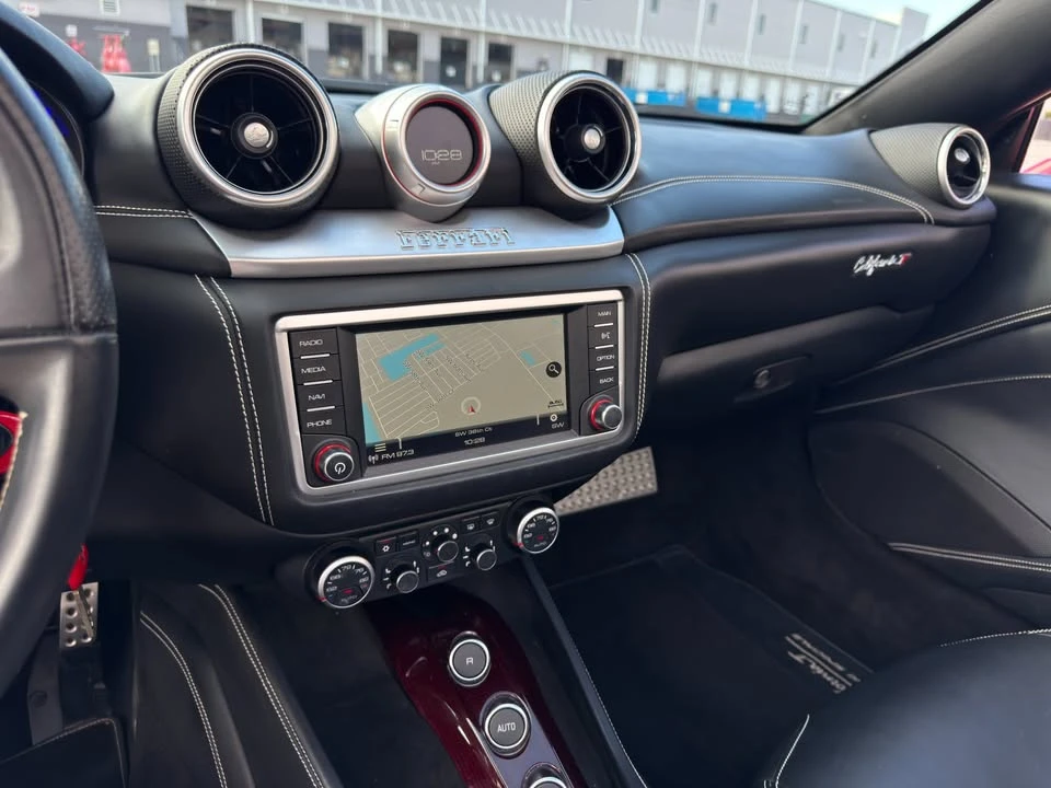 2017 Ferrari California T - Image 18 of 20