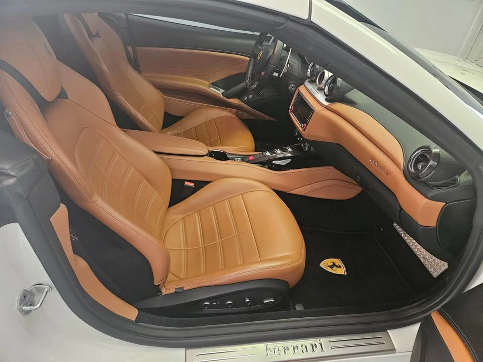 2017 Ferrari California T - Image 9 of 20