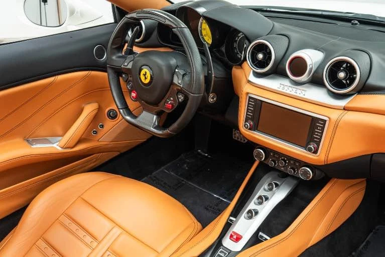 2017 Ferrari California T - Image 9 of 14