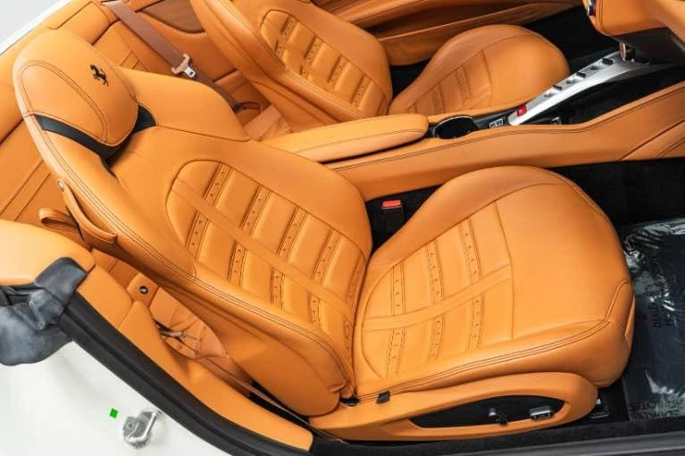 2017 Ferrari California T - Image 10 of 14