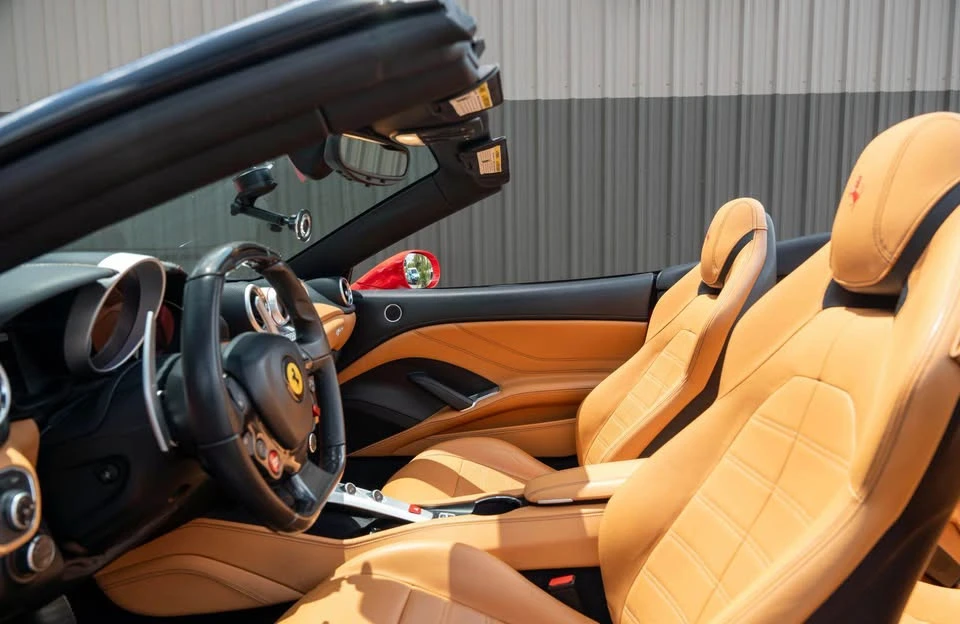 2017 Ferrari California T - Image 16 of 20