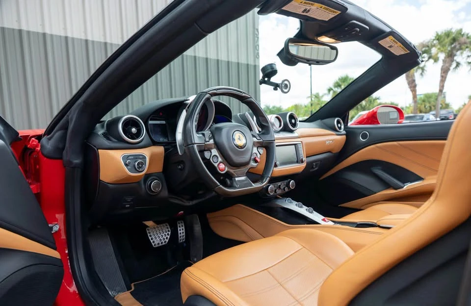 2017 Ferrari California T - Image 10 of 20