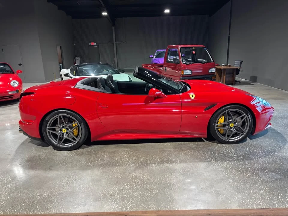 2017 Ferrari California T - Image 4 of 15