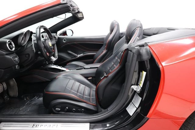 2017 Ferrari California T - Image 13 of 31