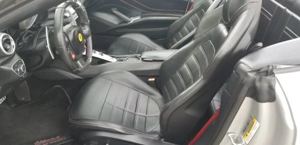 2017 Ferrari California T - Image 6 of 10