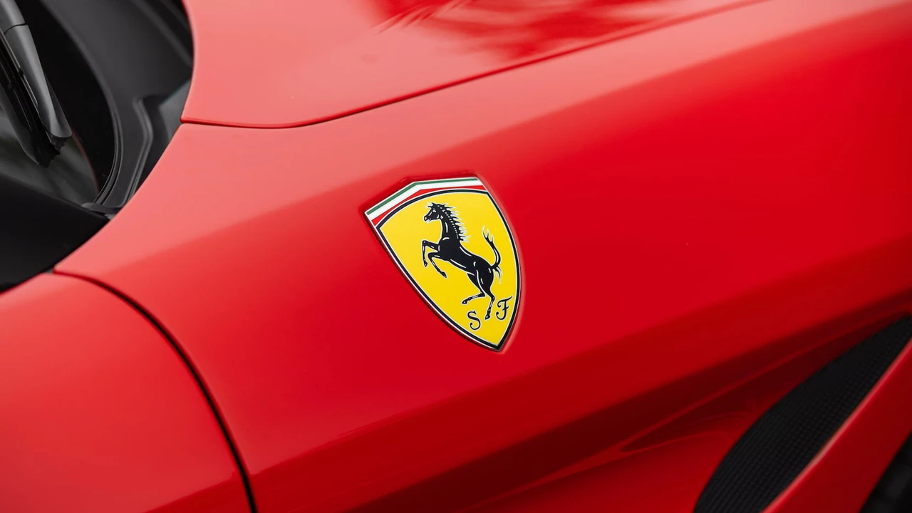 2017 Ferrari California T - Image 10 of 31