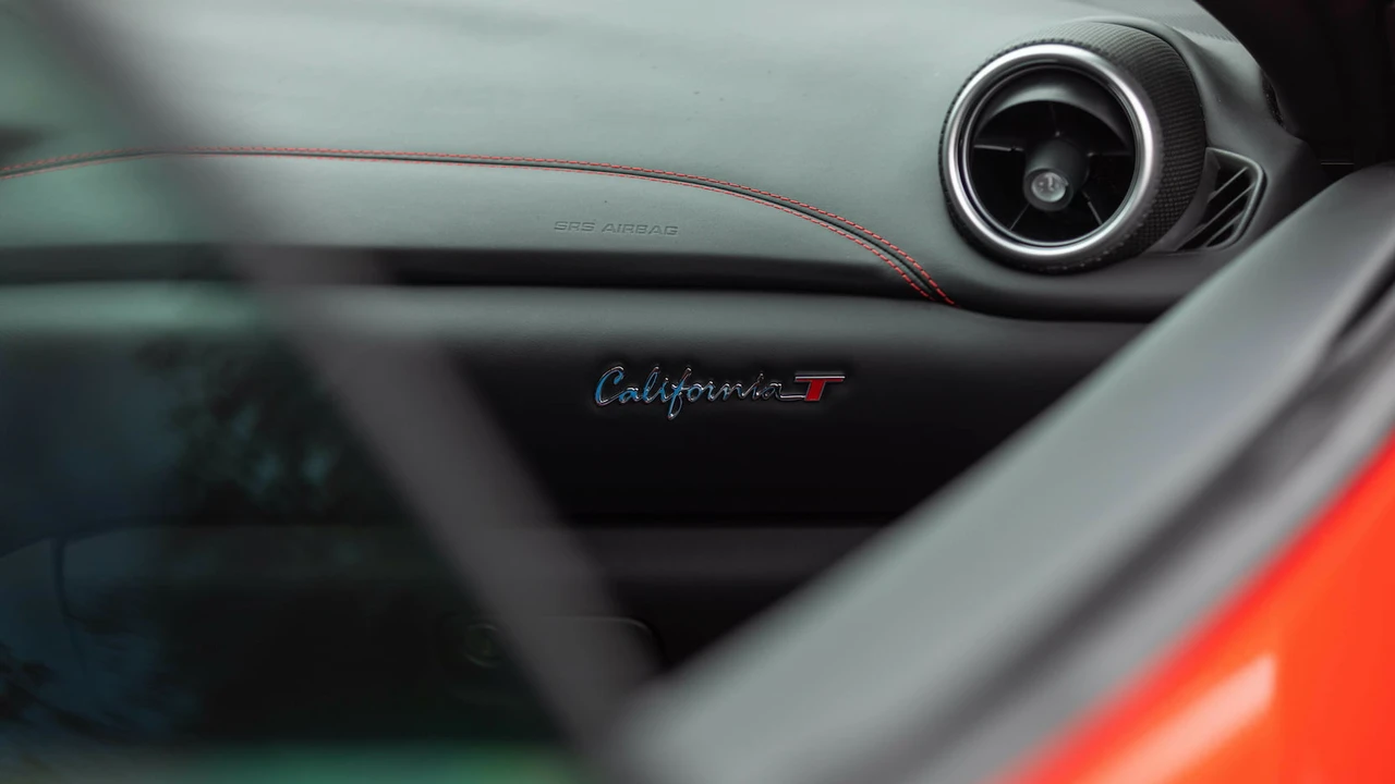 2017 Ferrari California T - Image 11 of 31