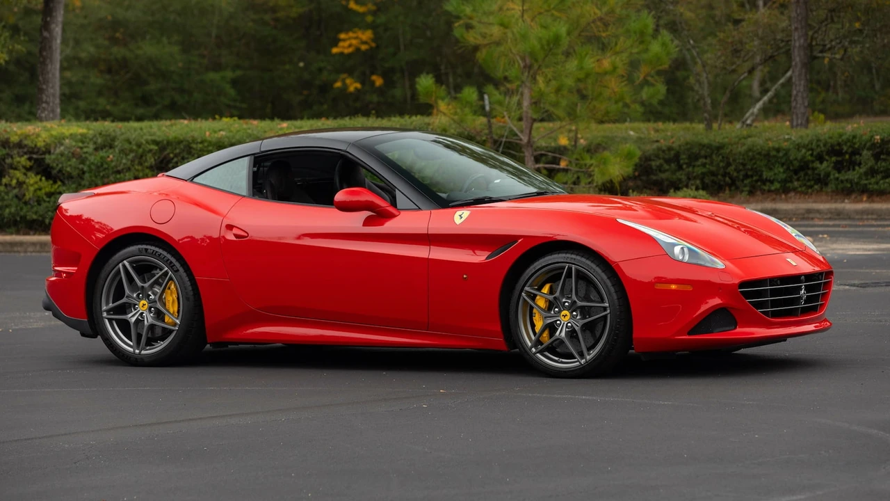 2017 Ferrari California T - Image 12 of 31
