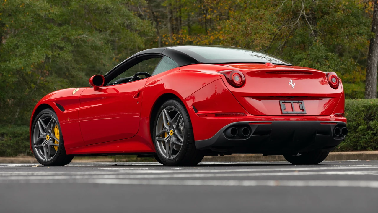 2017 Ferrari California T - Image 15 of 31