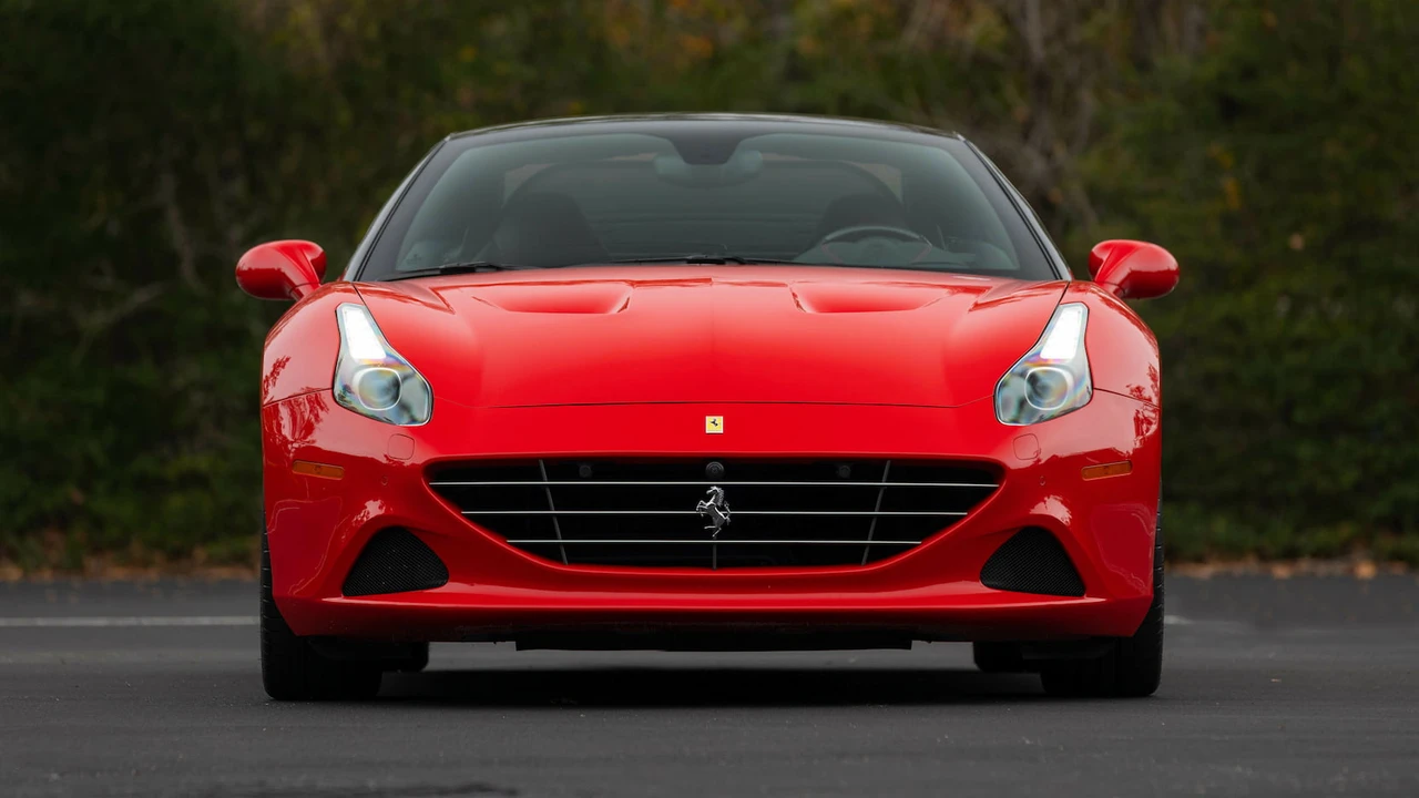 2017 Ferrari California T - Image 16 of 31