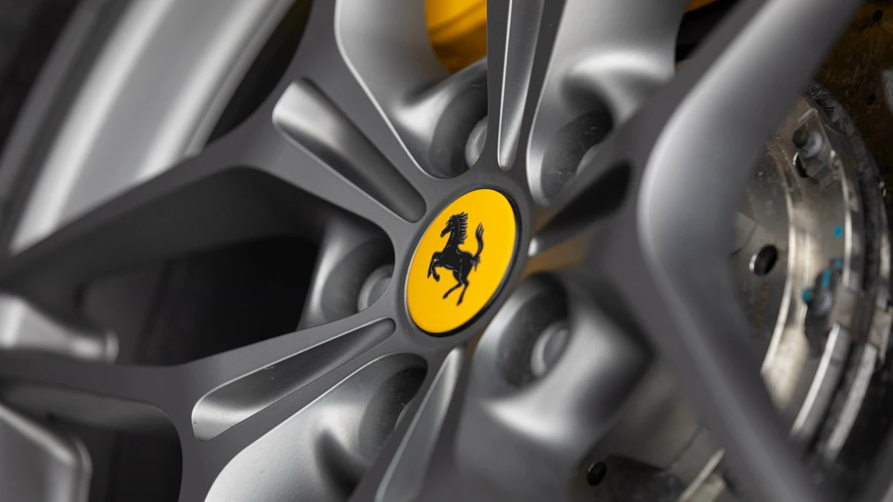 2017 Ferrari California T - Image 17 of 31