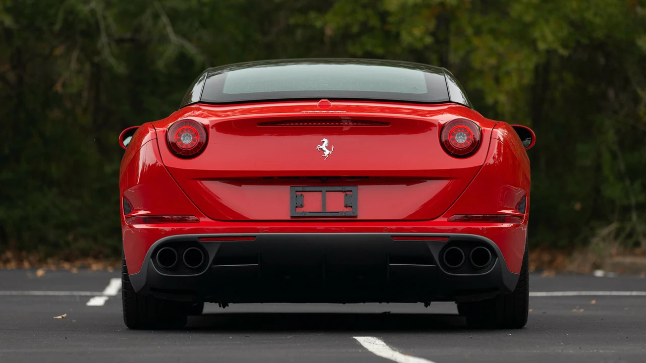 2017 Ferrari California T - Image 19 of 31