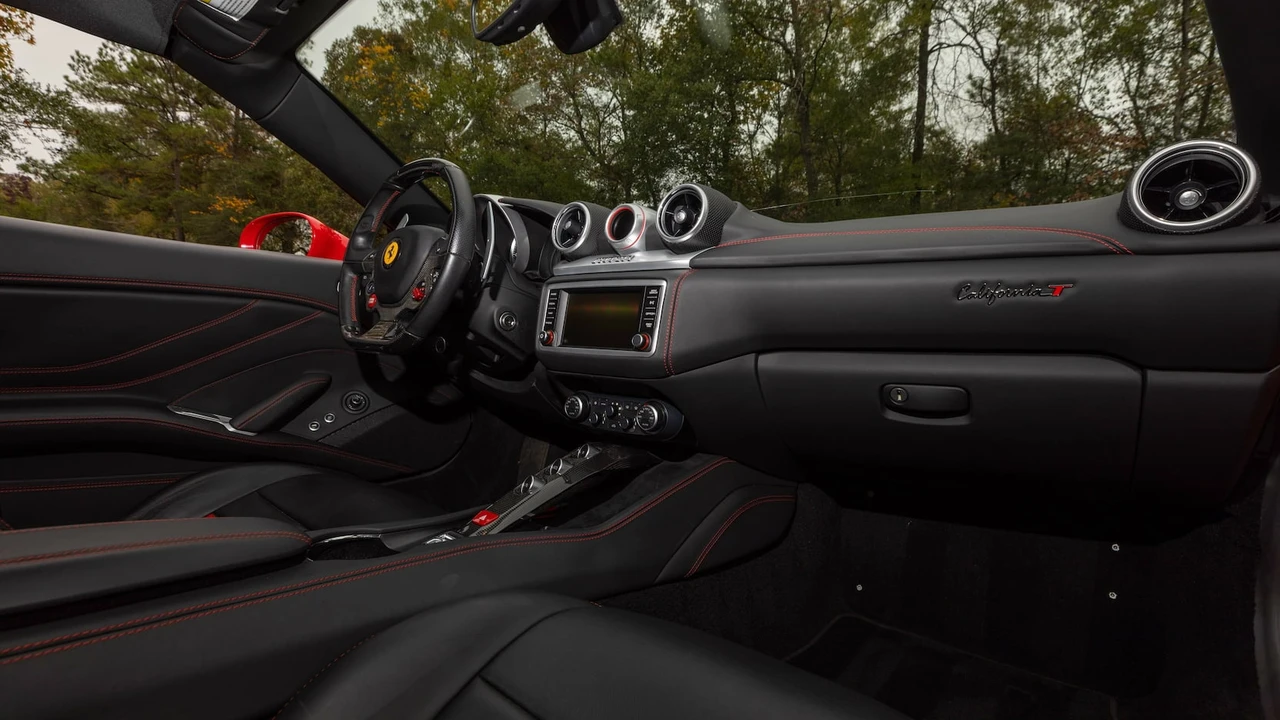 2017 Ferrari California T - Image 21 of 31