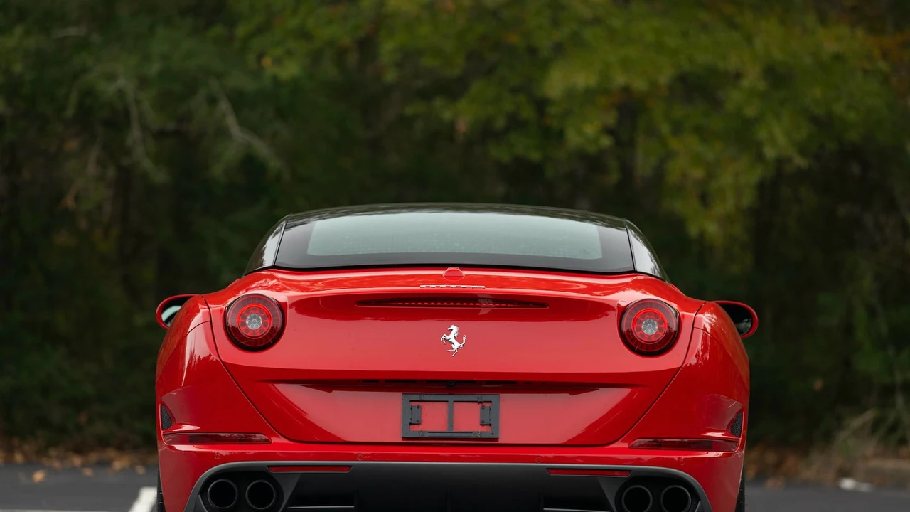 2017 Ferrari California T - Image 27 of 31