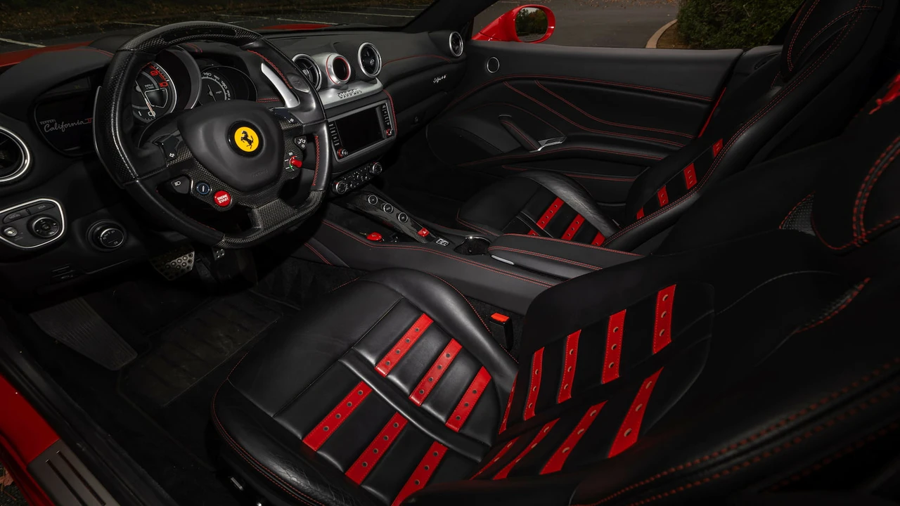 2017 Ferrari California T - Image 4 of 31