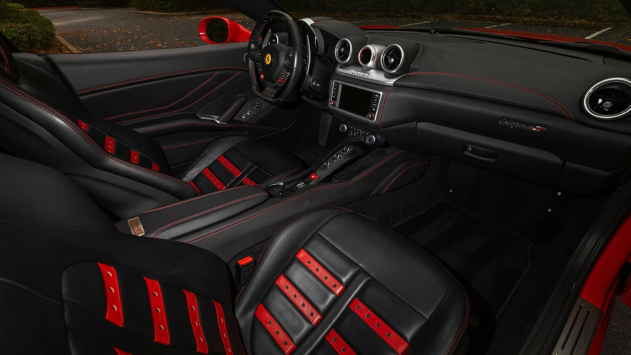 2017 Ferrari California T - Image 5 of 31