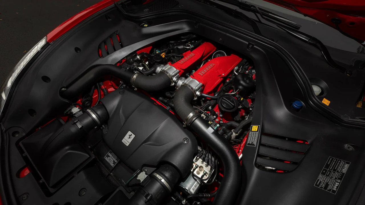 2017 Ferrari California T - Image 6 of 31
