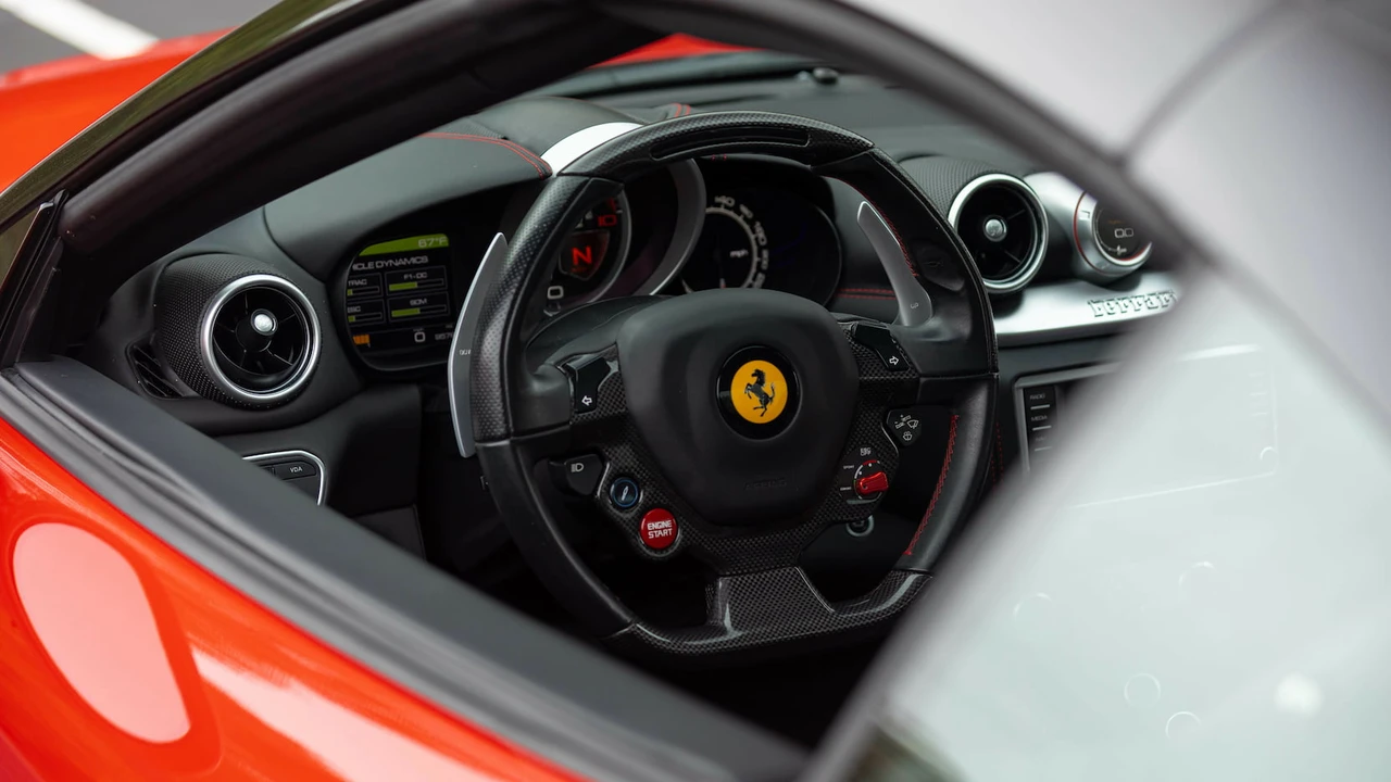 2017 Ferrari California T - Image 9 of 31