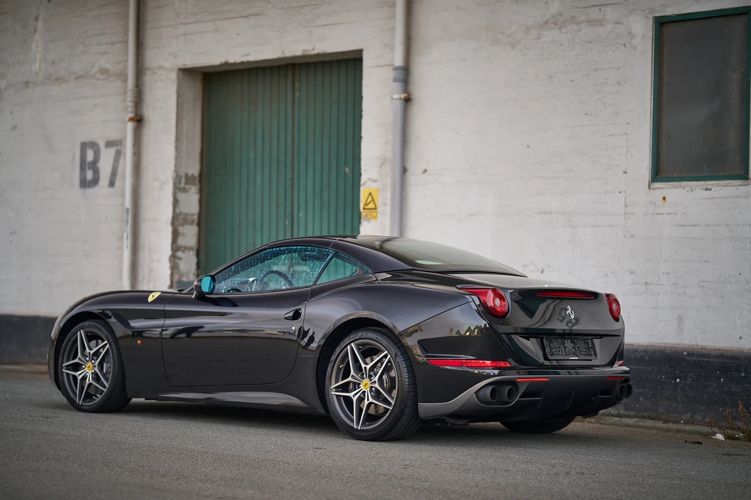 2016 Ferrari California T - Image 13 of 31