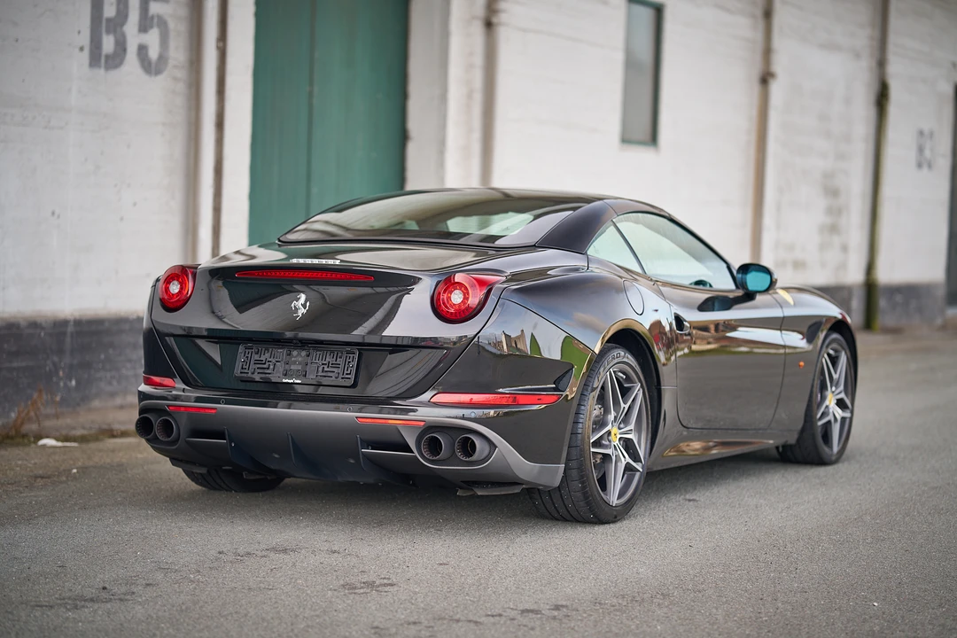 2016 Ferrari California T - Image 14 of 31