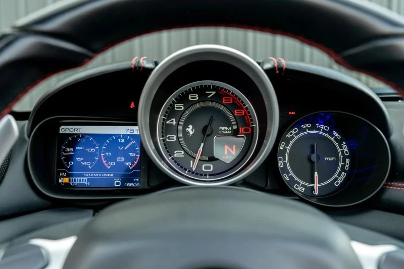 2017 Ferrari California T - Image 9 of 11