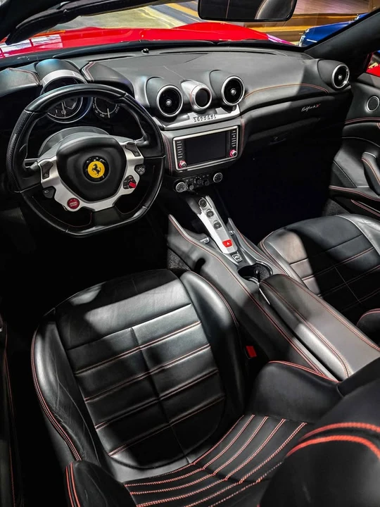 2017 Ferrari California T - Image 10 of 11