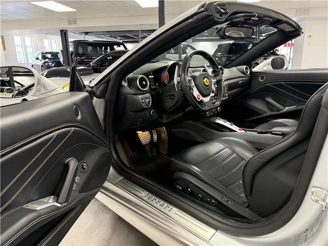 2017 Ferrari California T - Image 11 of 20