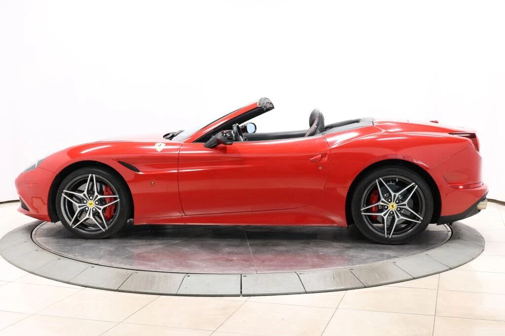 2017 Ferrari California T - Image 8 of 31