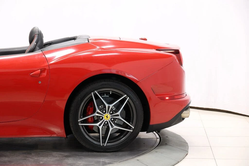 2017 Ferrari California T - Image 9 of 31