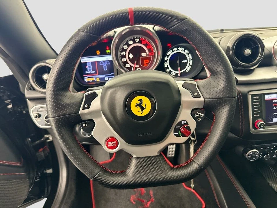 2017 Ferrari California T - Image 11 of 31