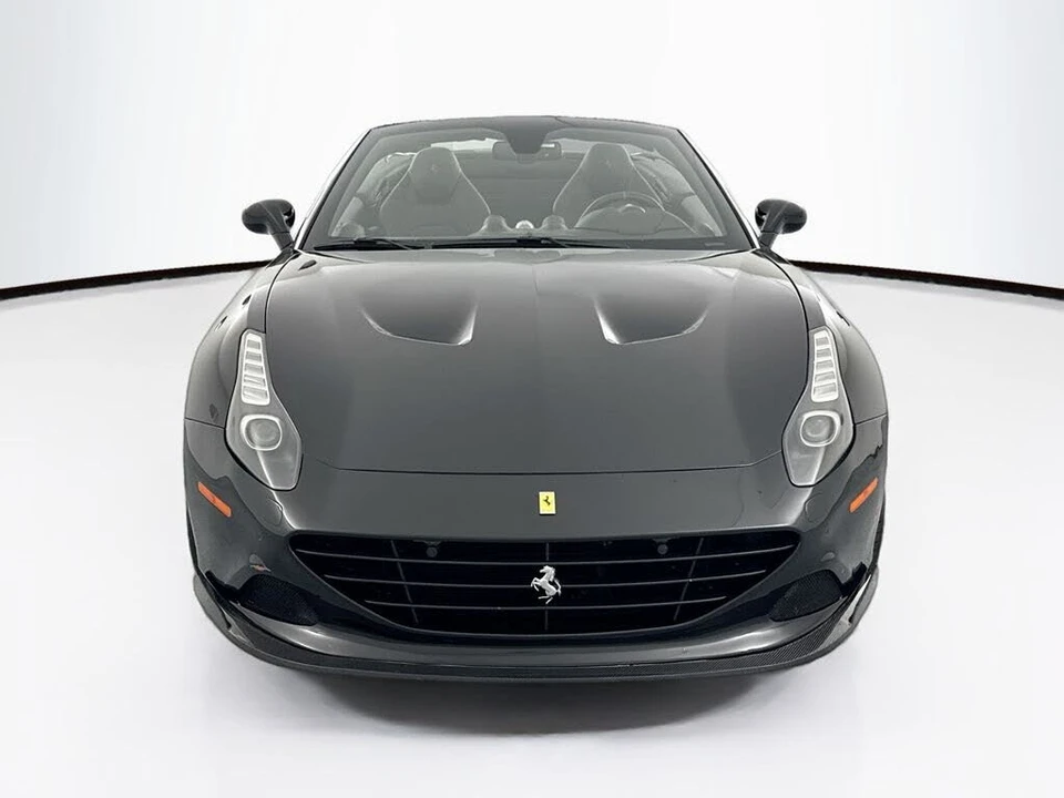 2017 Ferrari California T - Image 2 of 31